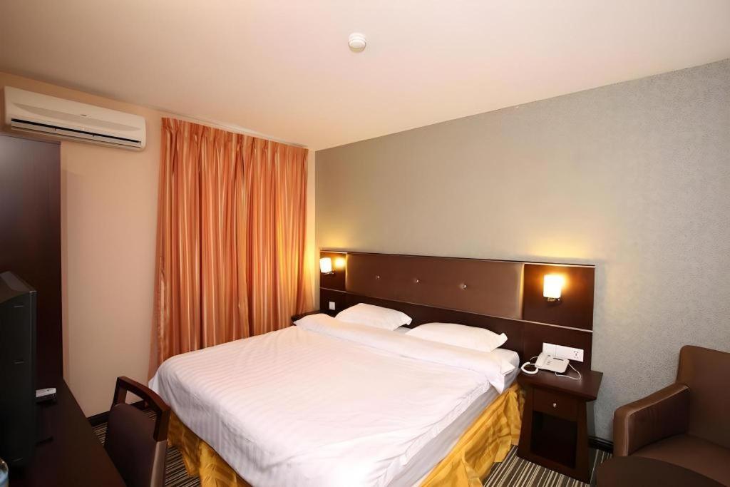 1 City Hotel Кота-Кинабалу Экстерьер фото