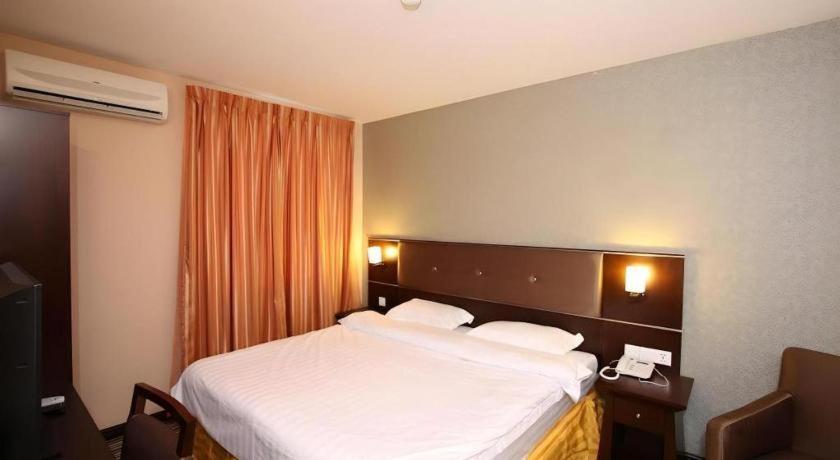 1 City Hotel Кота-Кинабалу Экстерьер фото