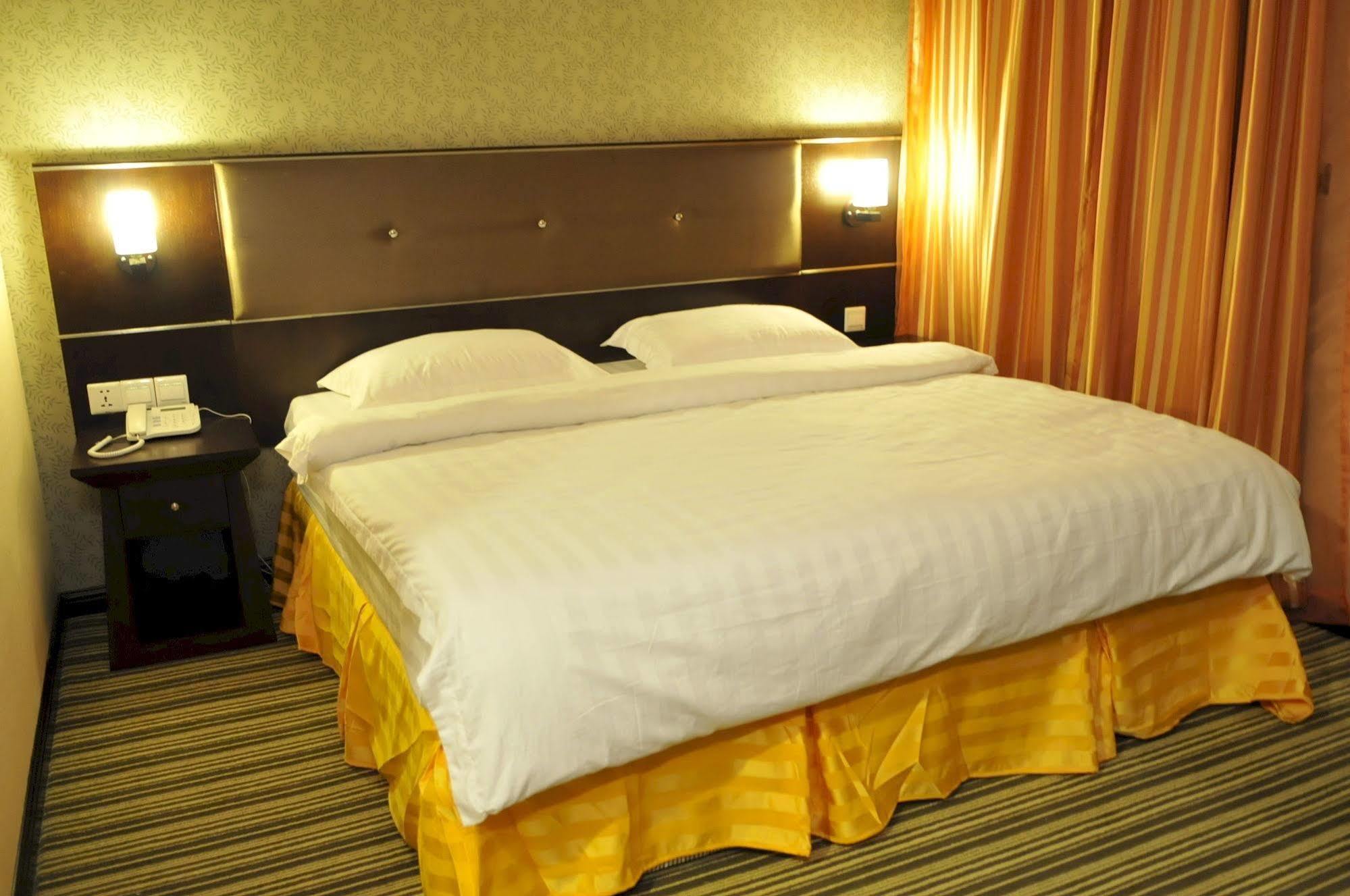 1 City Hotel Кота-Кинабалу Экстерьер фото